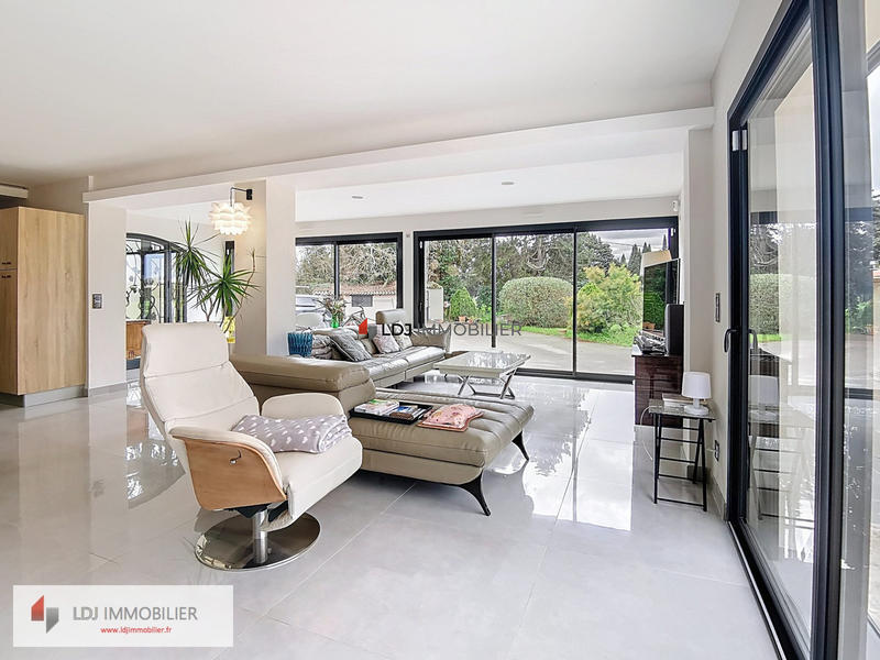 Maison - 260 m² - 6 pièces