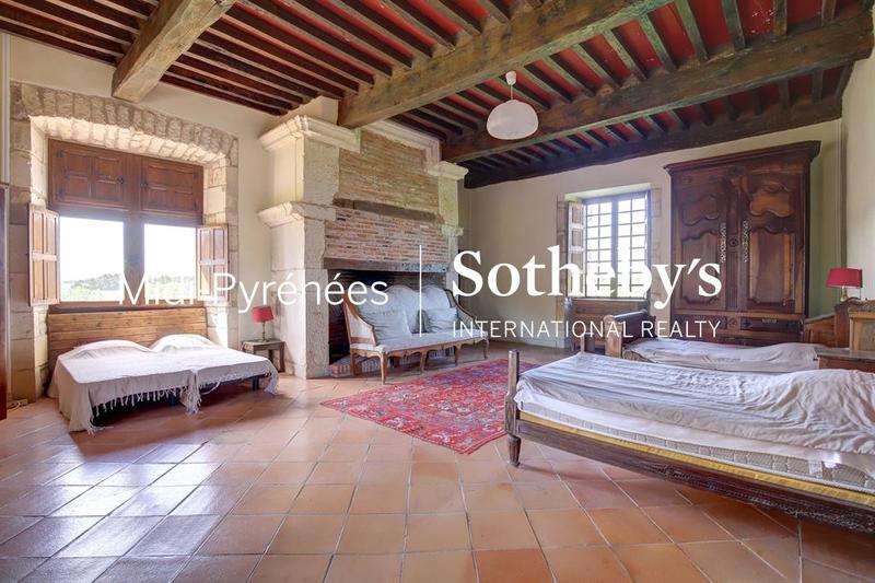 Château - 470 m² - 12 pièces