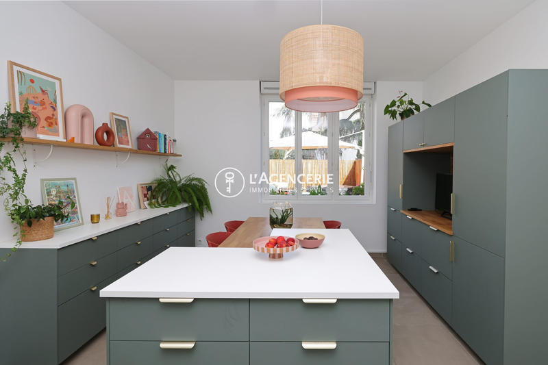 Maison - 196 m² - 8 pièces