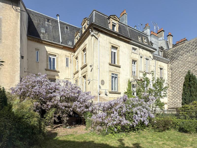 Maison - 235 m² - 9 pièces