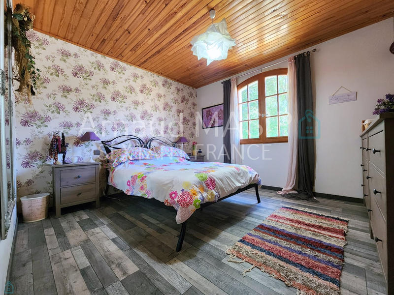 Maison - 217 m² - 8 pièces