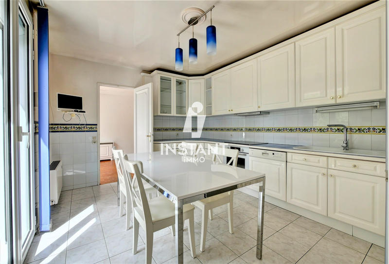 Maison - 170 m² - 8 pièces