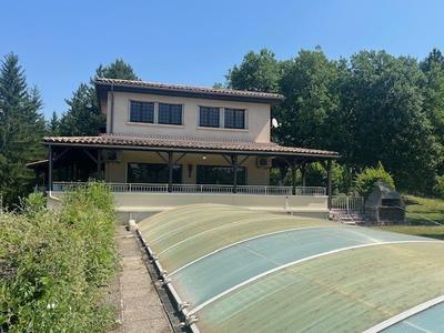 Maison - 267 m² - 7 pièces