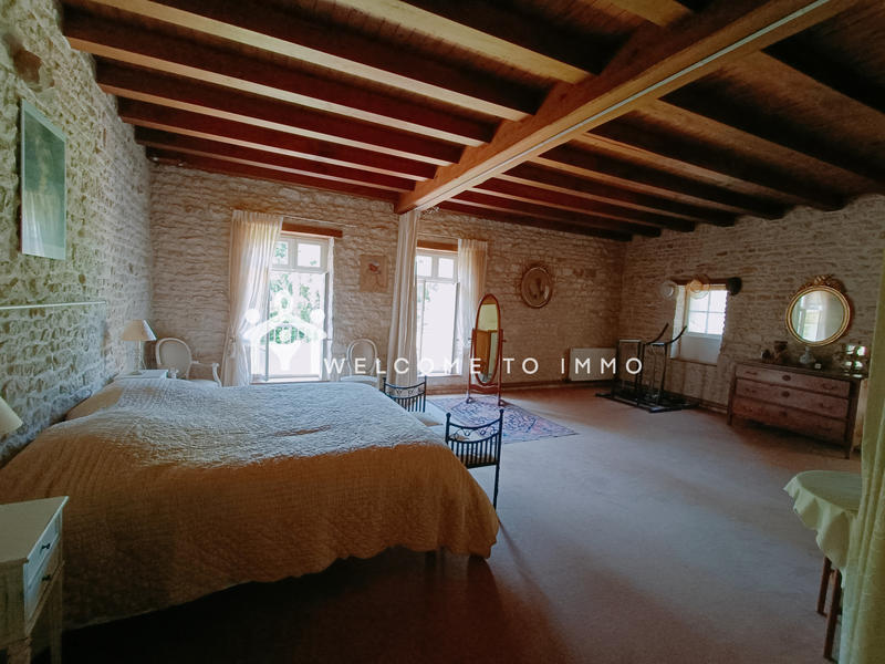 Propriété - 255 m² - 6 pièces