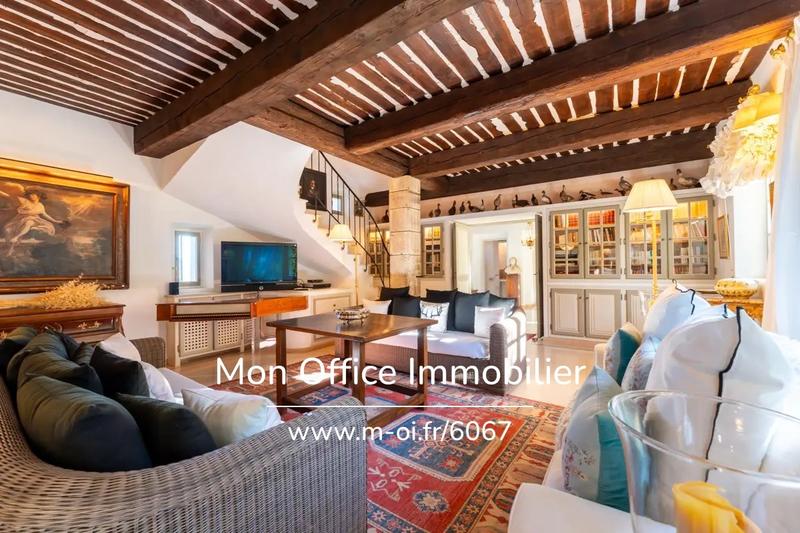 Propriété - 426 m² - 12 pièces