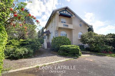 Maison - 200 m² - 8 pièces