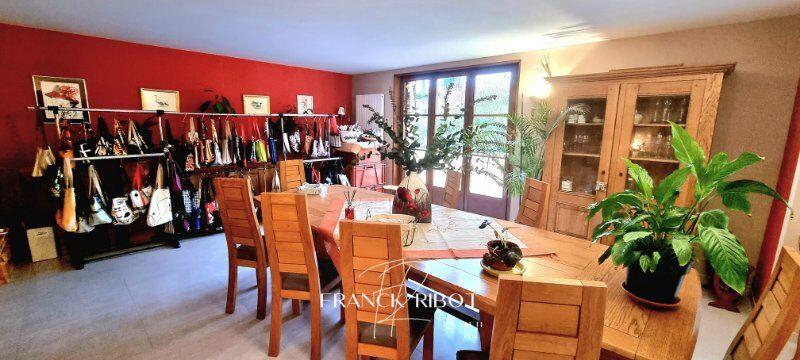 Maison - 327 m² - 10 pièces