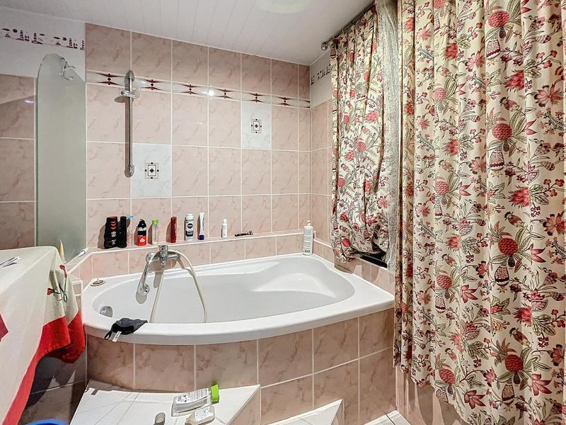 Maison - 412 m² - 9 pièces