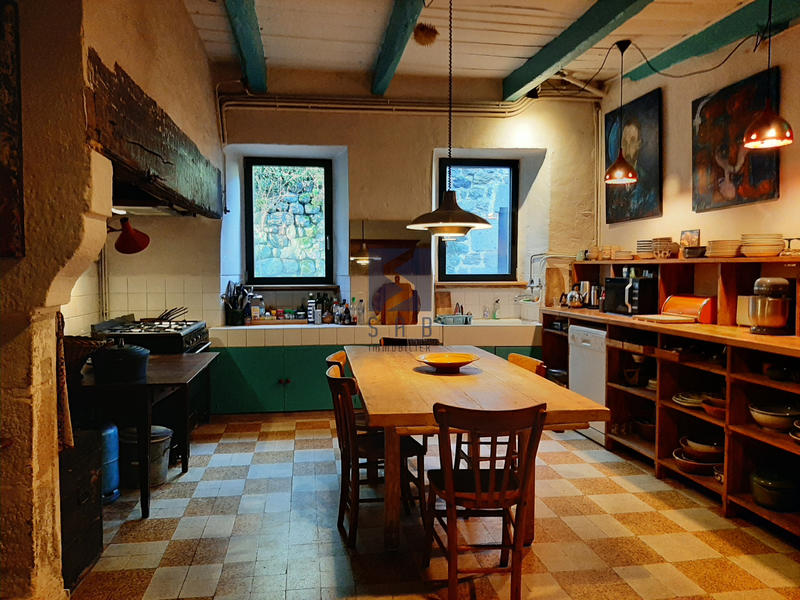 Maison - 369 m² - 12 pièces