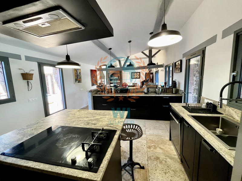 Propriété - 185 m² - 5 pièces