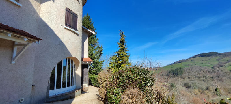 Maison - 275 m² - 12 pièces