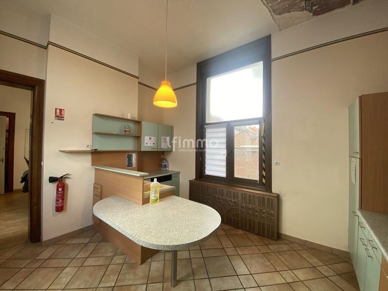 Maison - 239 m² - 12 pièces