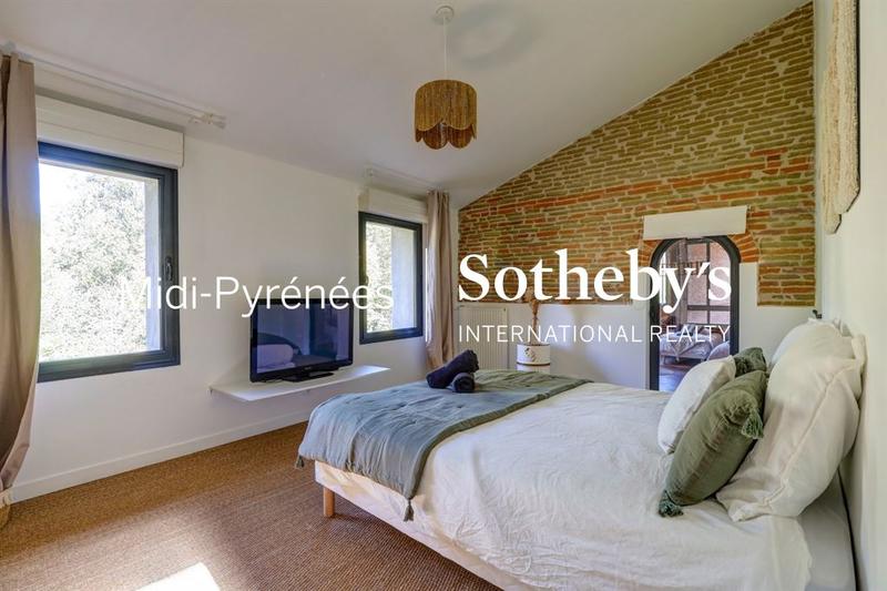 Maison - 560 m² - 12 pièces