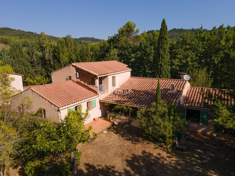 Villa - 252 m² - 6 pièces