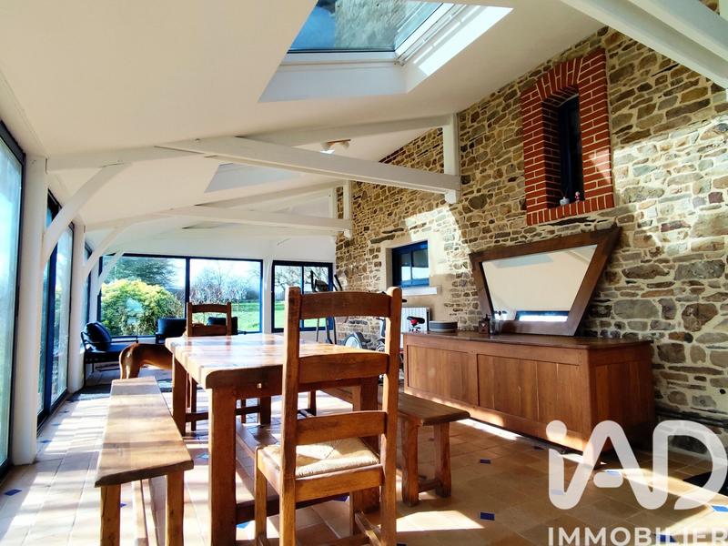 Maison - 230 m² - 8 pièces