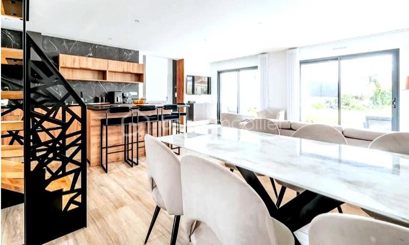 Maison - 142 m² - 8 pièces