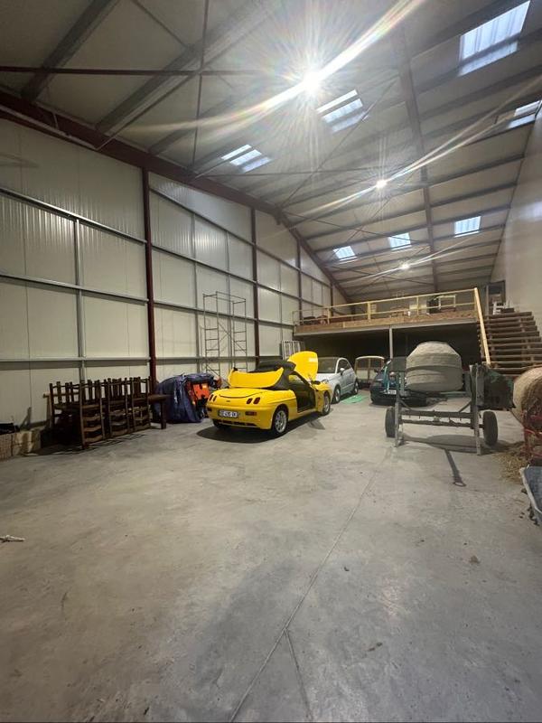 Local commercial - 1 300 m²