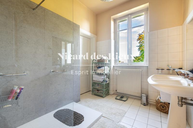 Maison - 236 m² - 10 pièces