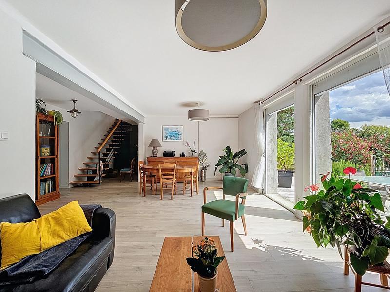 Maison traditionnelle - 176 m² - 7 pièces