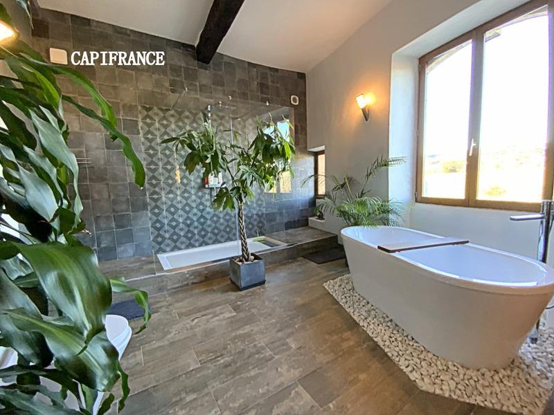 Fonds de commerce - 561 m²