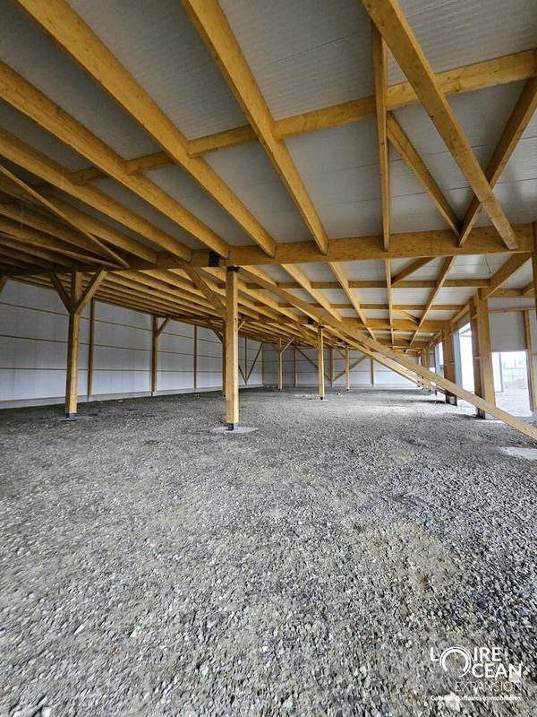 Entrepôt - 1 145 m²