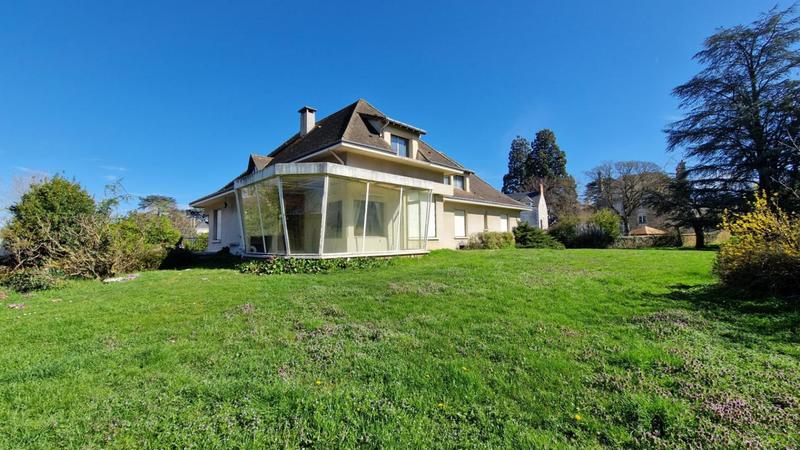 Maison - 319 m² - 9 pièces