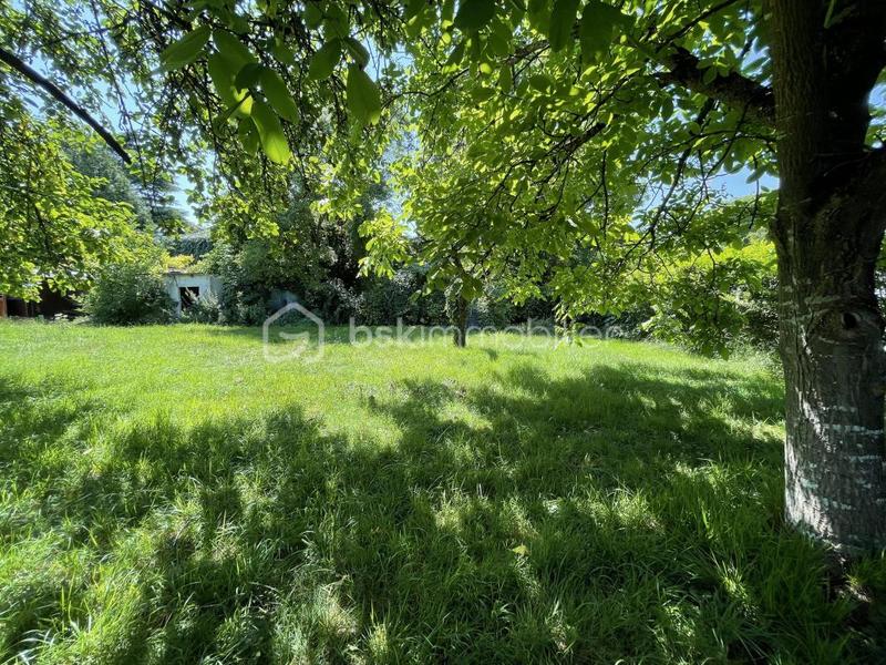 Terrain constructible - 244 m²