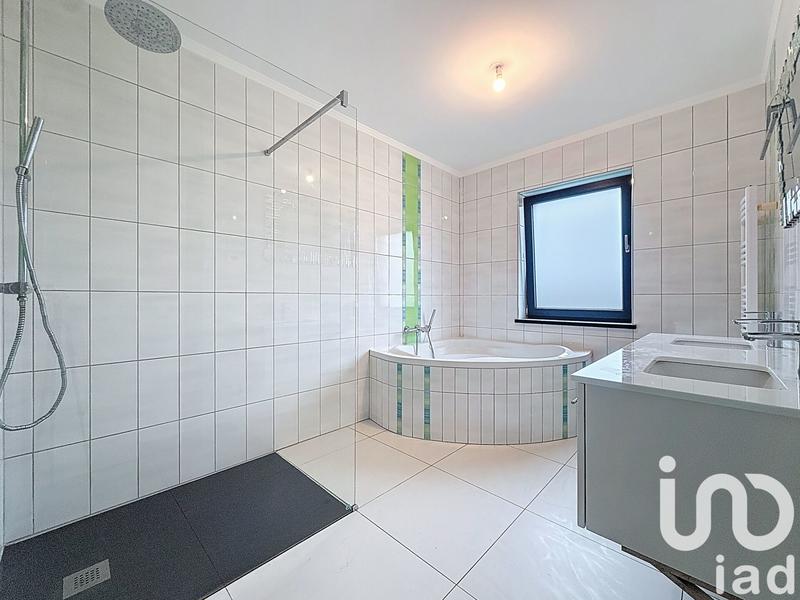 Maison - 230 m² - 6 pièces