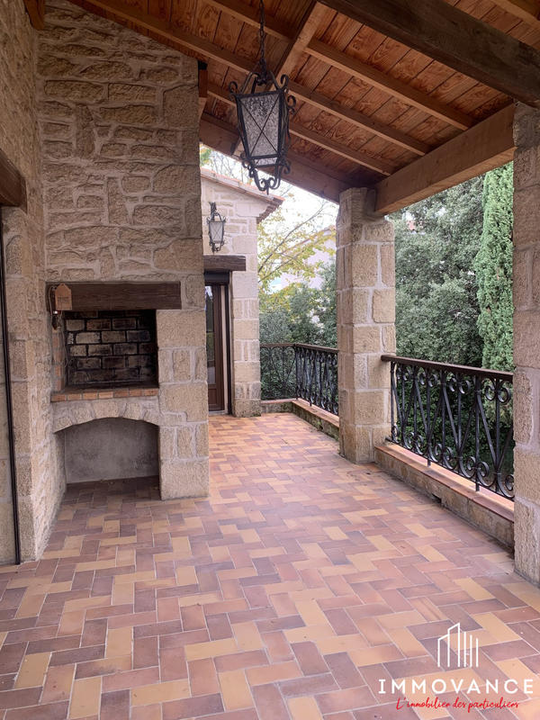 Maison - 230 m² - 7 pièces