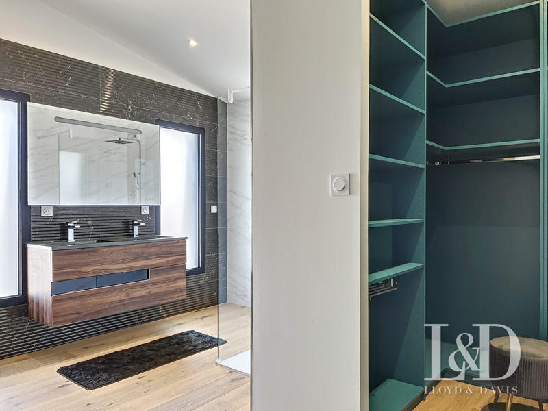 Villa - 216 m² - 5 pièces