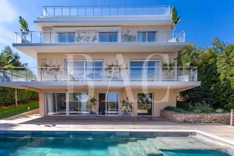 Villa - 320 m² - 8 pièces