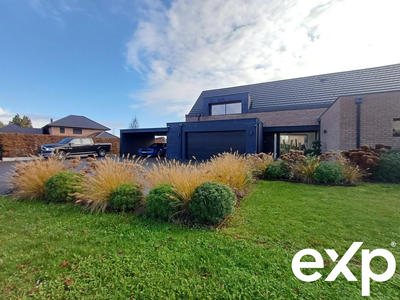 Maison - 250 m² - 6 pièces