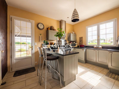 Maison traditionnelle - 175 m² - 8 pièces