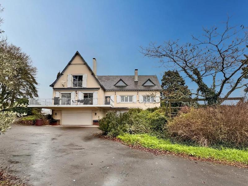 Maison - 309 m² - 10 pièces