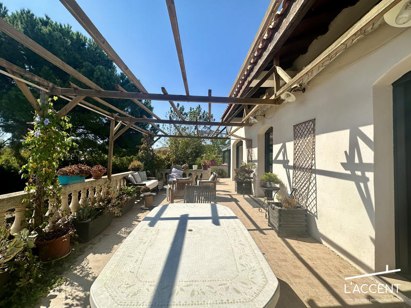 Maison - 370 m² - 7 pièces