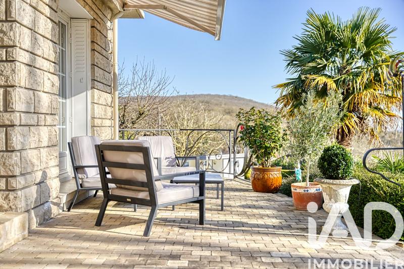 Maison - 200 m² - 8 pièces