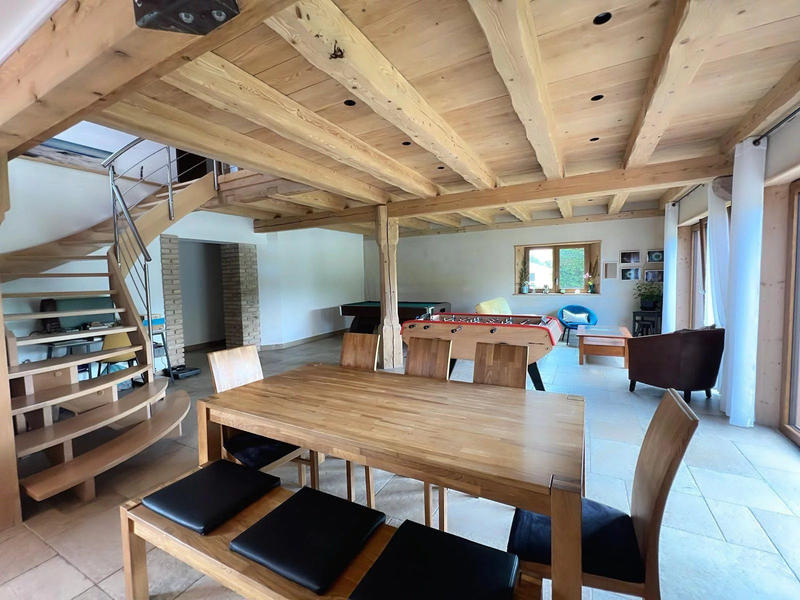 Maison - 240 m² - 9 pièces