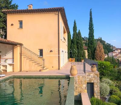 Villa - 245 m² - 8 pièces