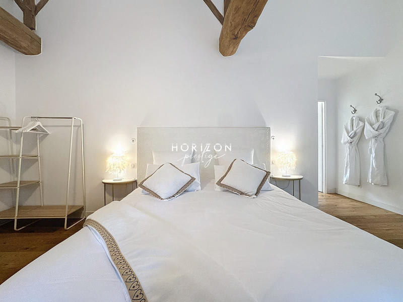 Maison ancienne - 305 m² - 12 pièces