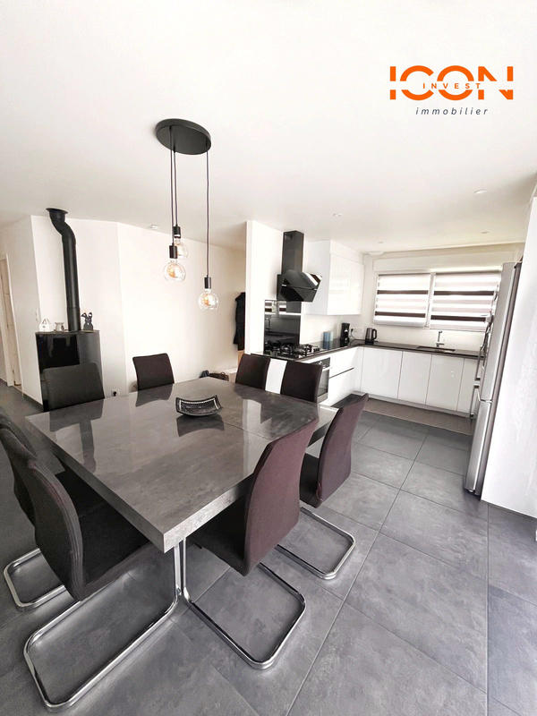 Maison - 98 m² - 5 pièces