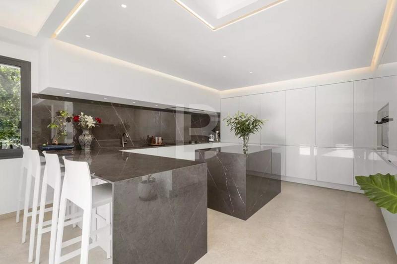 Villa - 326 m² - 9 pièces