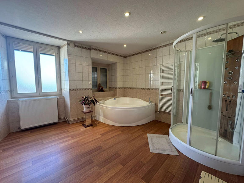 Maison - 283 m² - 11 pièces