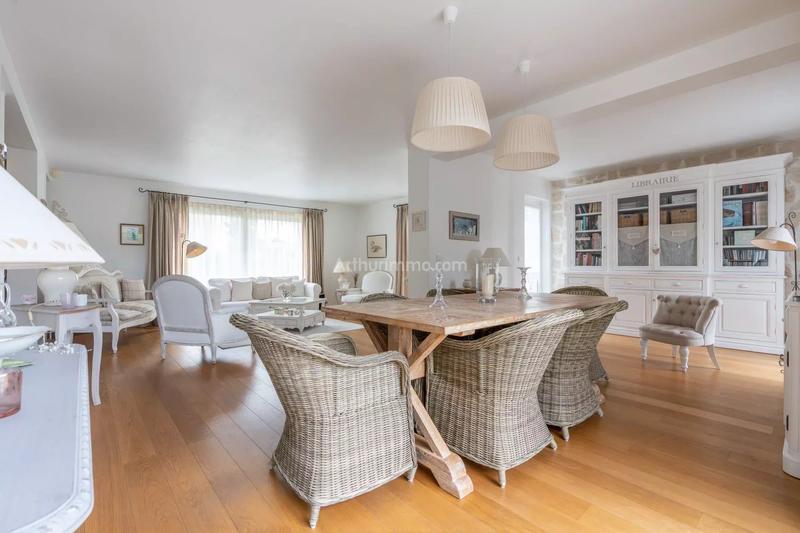 Maison - 181 m² - 8 pièces