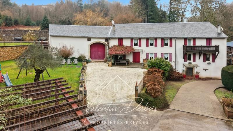 Propriété - 490 m² - 11 pièces