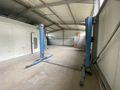Entrepôt - 296 m²