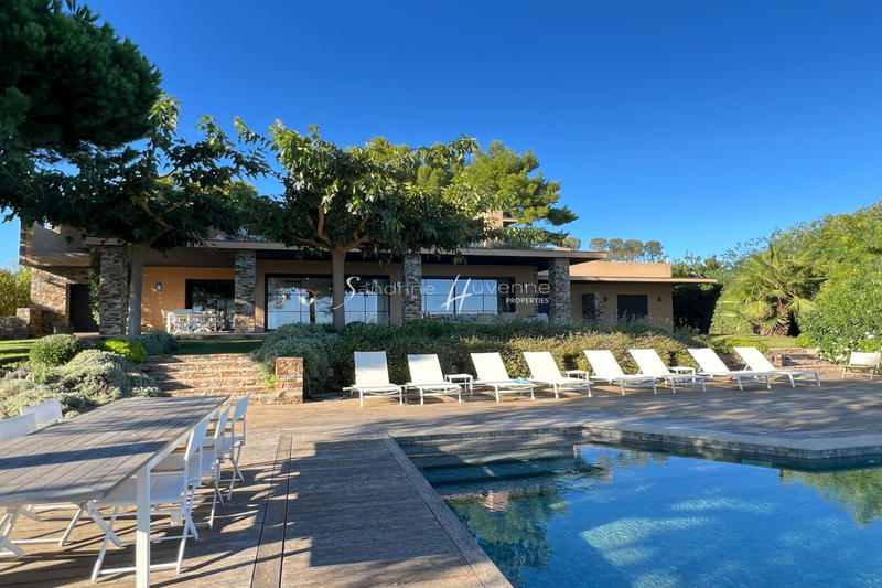 Propriété - 470 m² - 9 pièces