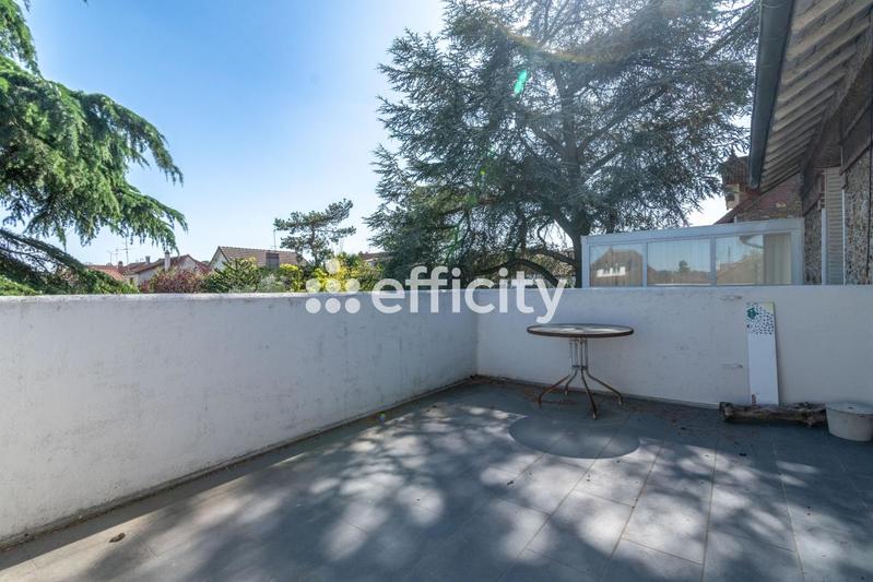 Maison - 182 m² - 8 pièces