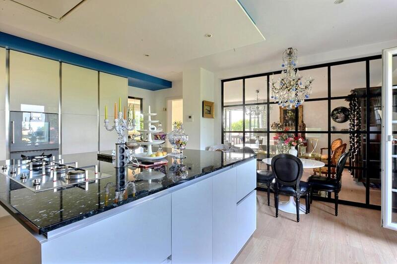 Maison - 250 m² - 10 pièces