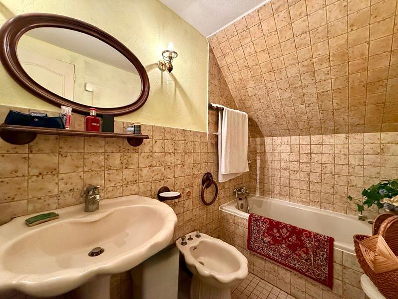 Maison - 230 m² - 10 pièces