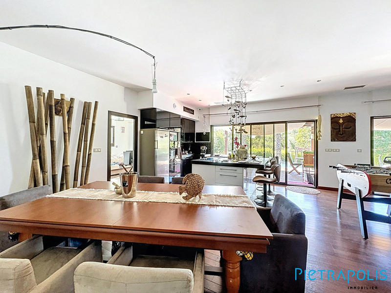 Villa - 222 m² - 7 pièces